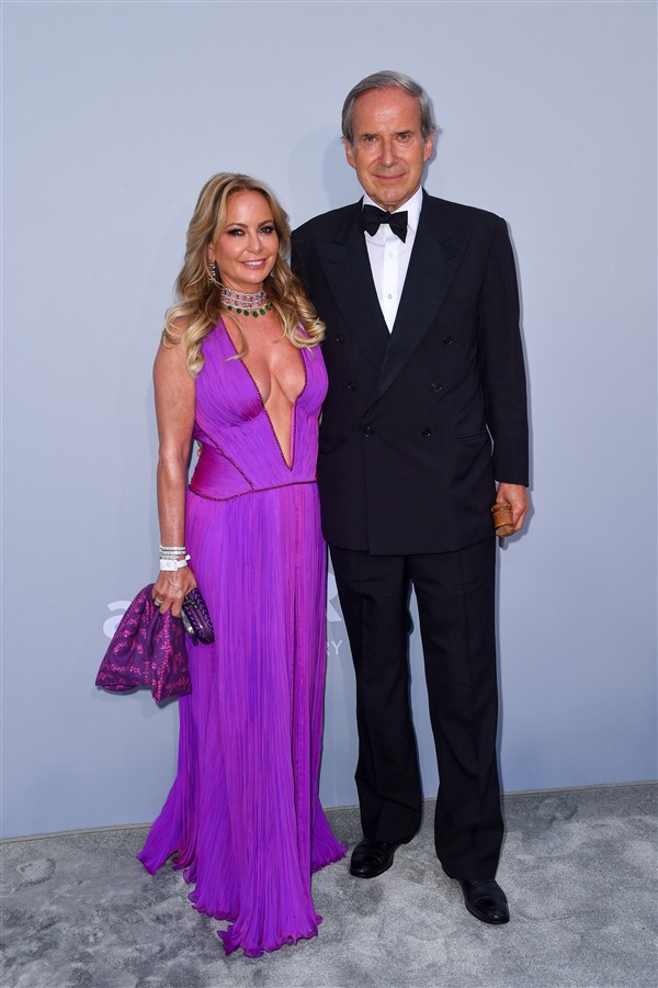 Carol Asscher and Auctioneer Simon de Pury (Getty Images)