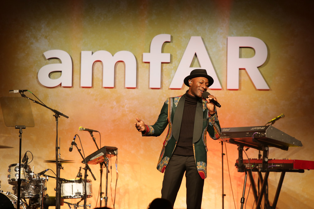 Aloe Blacc performs onstage at the amfAR Gala Los Angeles (photo: Ryan Emberley & Kennedy Pollard)