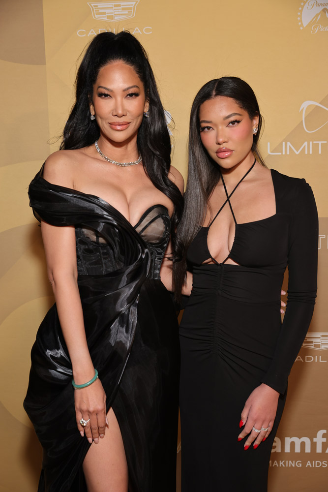 Kimora Lee Simmons and Ming Lee Simmons attend the amfAR Gala Los Angeles (photo: Getty Images for amfAR)