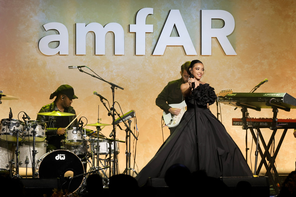 Tinashe performs for the crowd at the amfAR Gala Los Angeles 2022 (photo: Getty Images for amfAR)