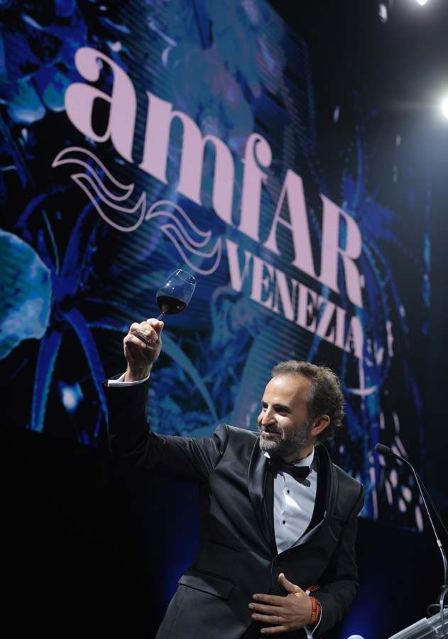 Achille Boroli accepts the Philanthropic Leadership Award (photo: Ryan Emberley/amfAR/Getty Images for amfAR)