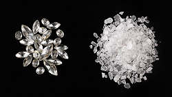 5 gm each of diamonds (left) and the active ingredient of daclatasvir (right).
Photo: Dr. Andrew Hill
