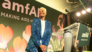 amfAR honored Dionne Warwick with its Award of Courage