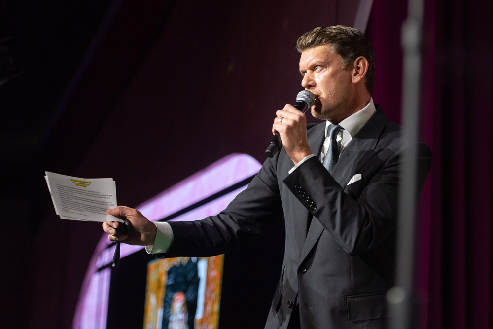 Auctioneer Michael Macaula