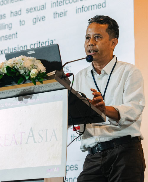 Dr. Agus Somia presenting at the 2024 TREAT Asia Network Meeting on cervical cancer screening in Indonesia