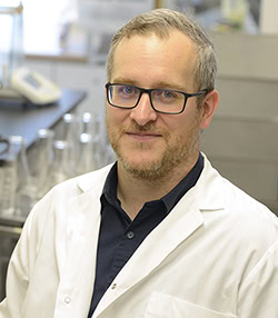 Portrait of Dr. Jonathan Richard, researcher on immunotherapy targeting HIV reservoirs