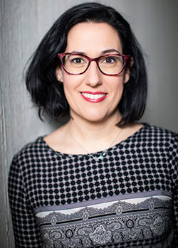Portrait of Dr. Elena Herrera-Carrillo, an amfAR-funded HIV cure researcher