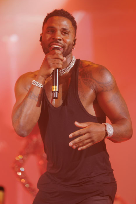 Performer Jason Derulo at the TWO x TWO for AIDS and Art benefit (Photo: Kevin Tachman)