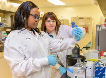 Researchers at a NIAID lab (Photo: NIAID)