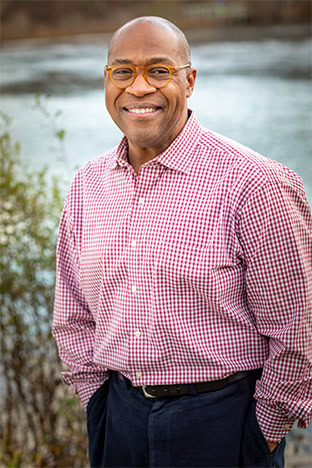 Portrait of Dr. Robert L. Traynham, amfAR board secretary and strategic communications expert