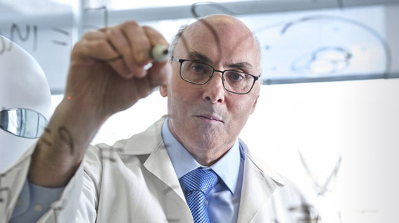 Portrait of Dr. Drew Weissman, 2023 Nobel Prize winner for mRNA research (courtesy Penn Medicine)