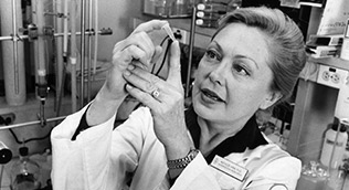 Archival 1982 photo illustrating early amfAR-supported HIV research and diagnosis efforts