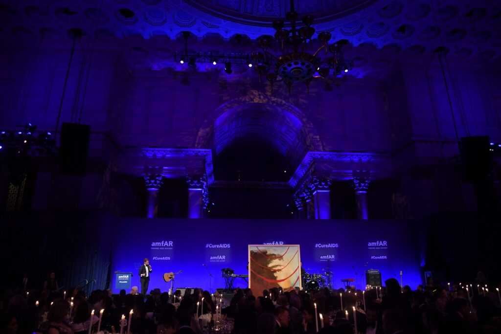Alexander Gilkes auctions off a work by Julian Schnabel (Getty images)