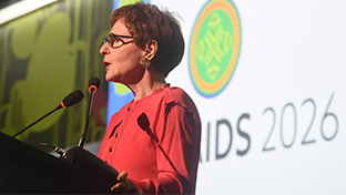 Outgoing IAS President Beatriz Grinsztejn speaking at AIDS 2026. © Márcia Moreira / IAS