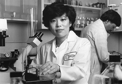 Timeline image marking 1986, when amfAR-backed studies helped develop protease inhibitor drugs