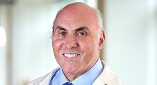 Portrait of Dr. Drew Weissman, amfAR grantee and Nobel Prize-winning mRNA researcher