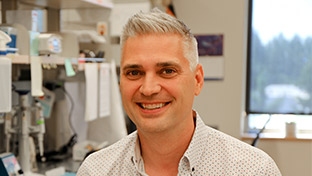 Portrait of Dr. Jonah Sacha of OHSU, amfAR grantee advancing a new HIV cure strategy