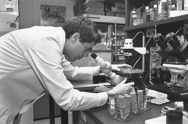 Image accompanying amfAR's Snapshots of an Epidemic HIV/AIDS timeline feature
