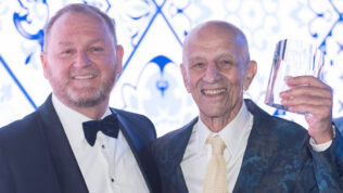 amfAR-CEO-Kevin-Robert-Frost-and-Alex-Katz-by-Ryan-Emberley-SEO