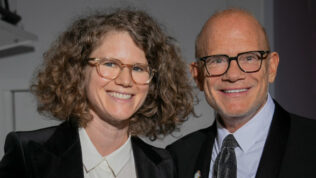 Dana-Schutz-with-amfAR-Trustee-Bill-Roedy-by-Kevin-Tachman